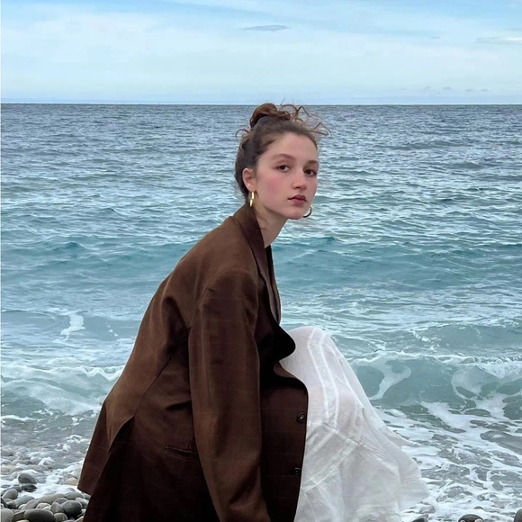 Sculptural Hoops Earrings - Picture 4 of 11